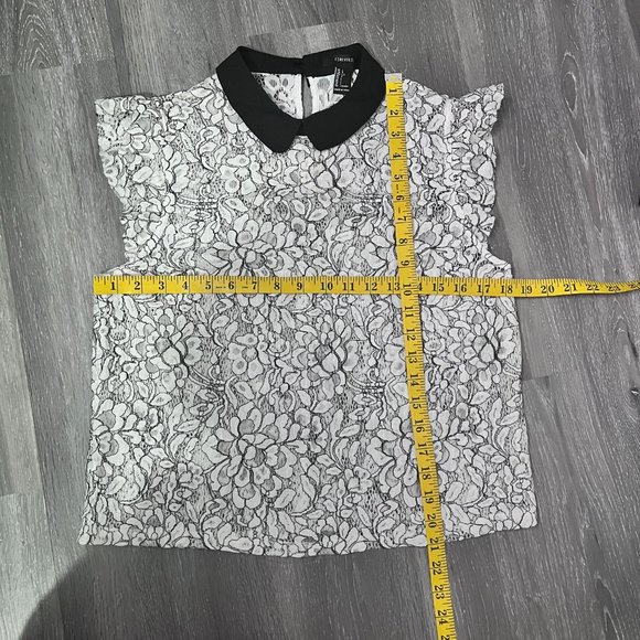Forever 21 White Floral Lace See Thru Sleeveless Top with Black Collar Size L - Picture 7 of 7